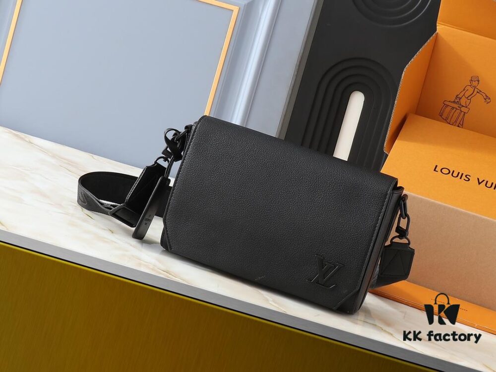 Upgraded Original Takeoff Small Aer Messenger Bag in Black and Military Green