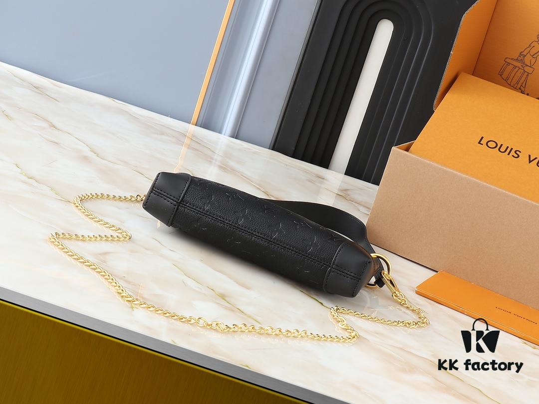 Upgraded Original 🔥Chain Strap🔥 M12174 This Pochette Sèvres Belongs to the LV Ski Collection, Ready to Shine in a 'Glittering' Gun-Metallic Tone