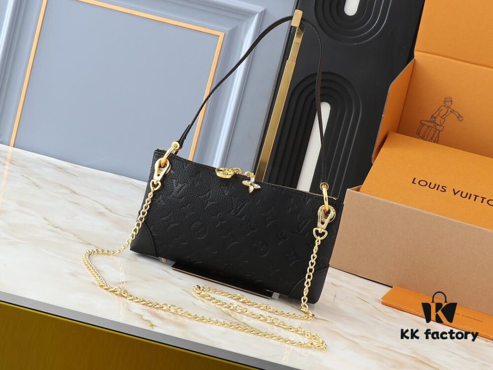 Upgraded Original 🔥Chain Strap🔥 M12174 This Pochette Sèvres Belongs to the LV Ski Collection, Ready to Shine in a 'Glittering' Gun-Metallic Tone