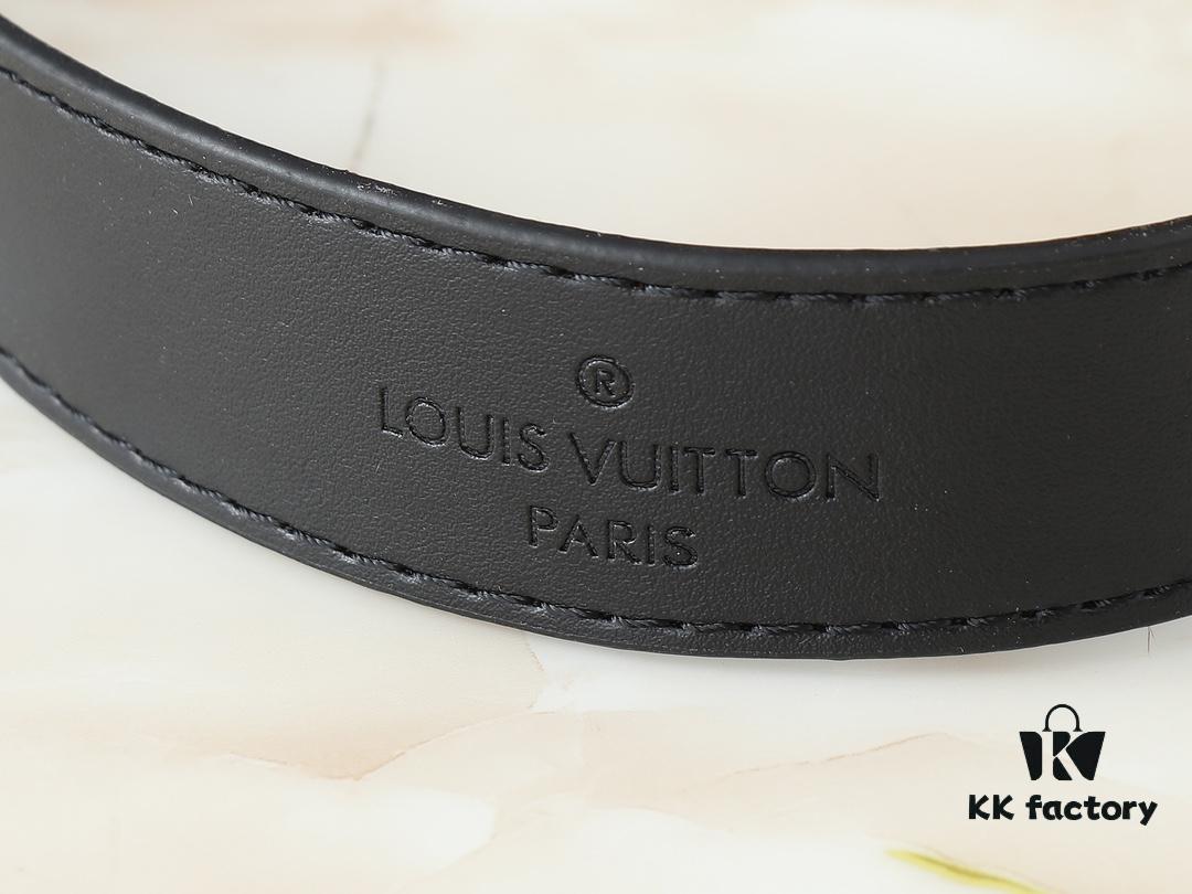 Upgraded Original 🔥Chain Strap🔥 M12174 This Pochette Sèvres Belongs to the LV Ski Collection, Ready to Shine in a 'Glittering' Gun-Metallic Tone