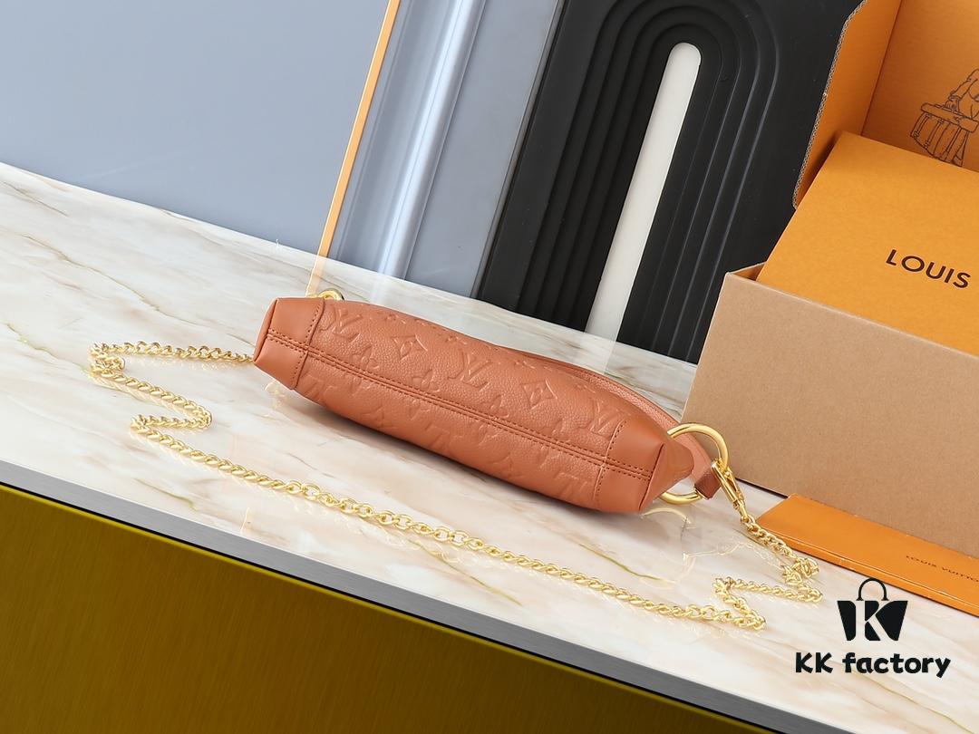 Upgraded Original 🔥Chain Strap🔥 M12174 This Pochette Sèvres Belongs to the LV Ski Collection, Ready to Shine in a 'Sparkling' Gun-Metallic Tone