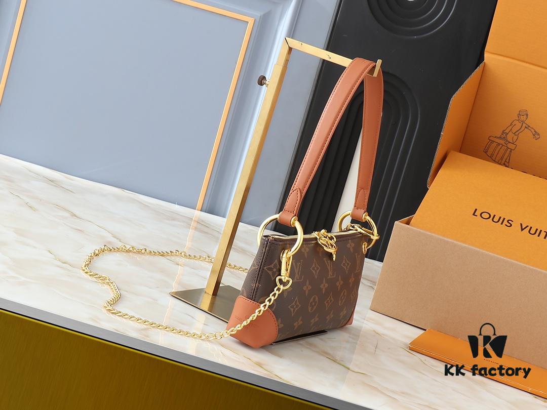 Upgraded Original 🔥Chain Strap🔥 M12174 Pochette Sèvres from LV's Ski Collection, ready to shine in a dazzling gunmetal tone.