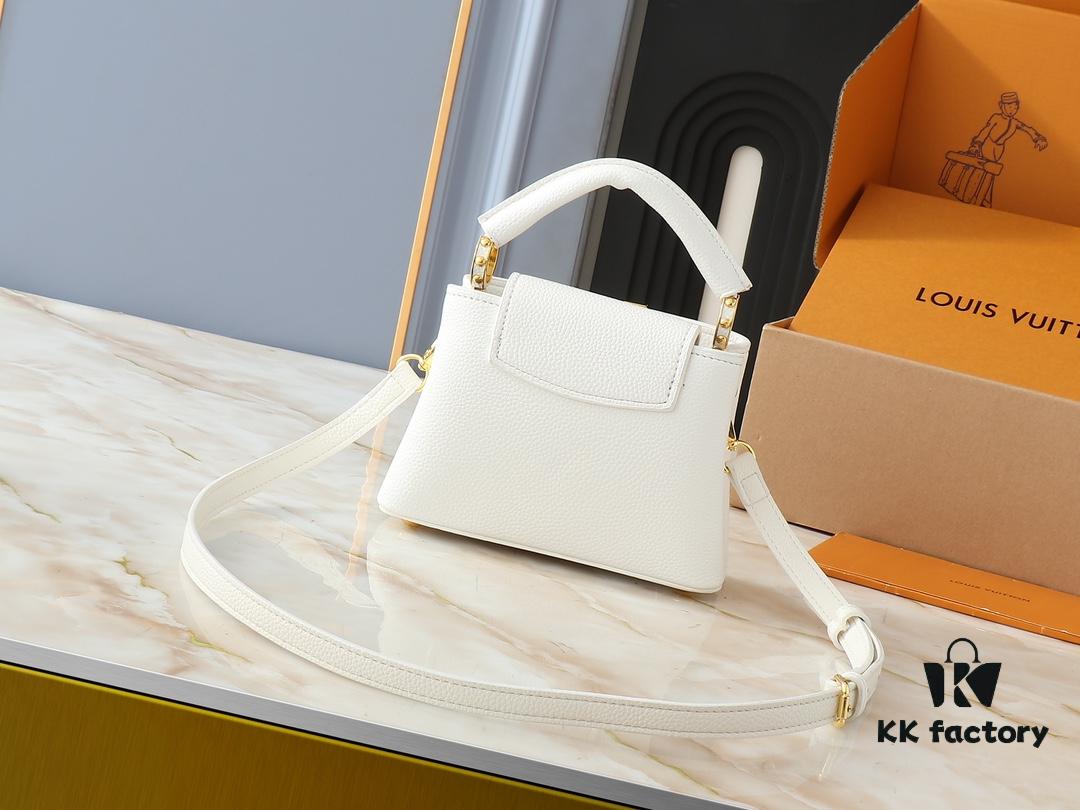 Upgraded Original M24728 M24736 M25087 M24655 M24656 M24733 M24729 M25090 M12785 M24727 M24745 This Capucines Mini Bag is crafted from refined Taurillon cowhide leather, accentuated by a lustrous handle ring and the iconic LV initials, enhancing its compact silhouette. Featuring a detachable shoulder strap for versatile styling as a shoulder or crossbody bag. Dimensions: 21.0 x 13.6 x 8.0 cm (L x H x W)