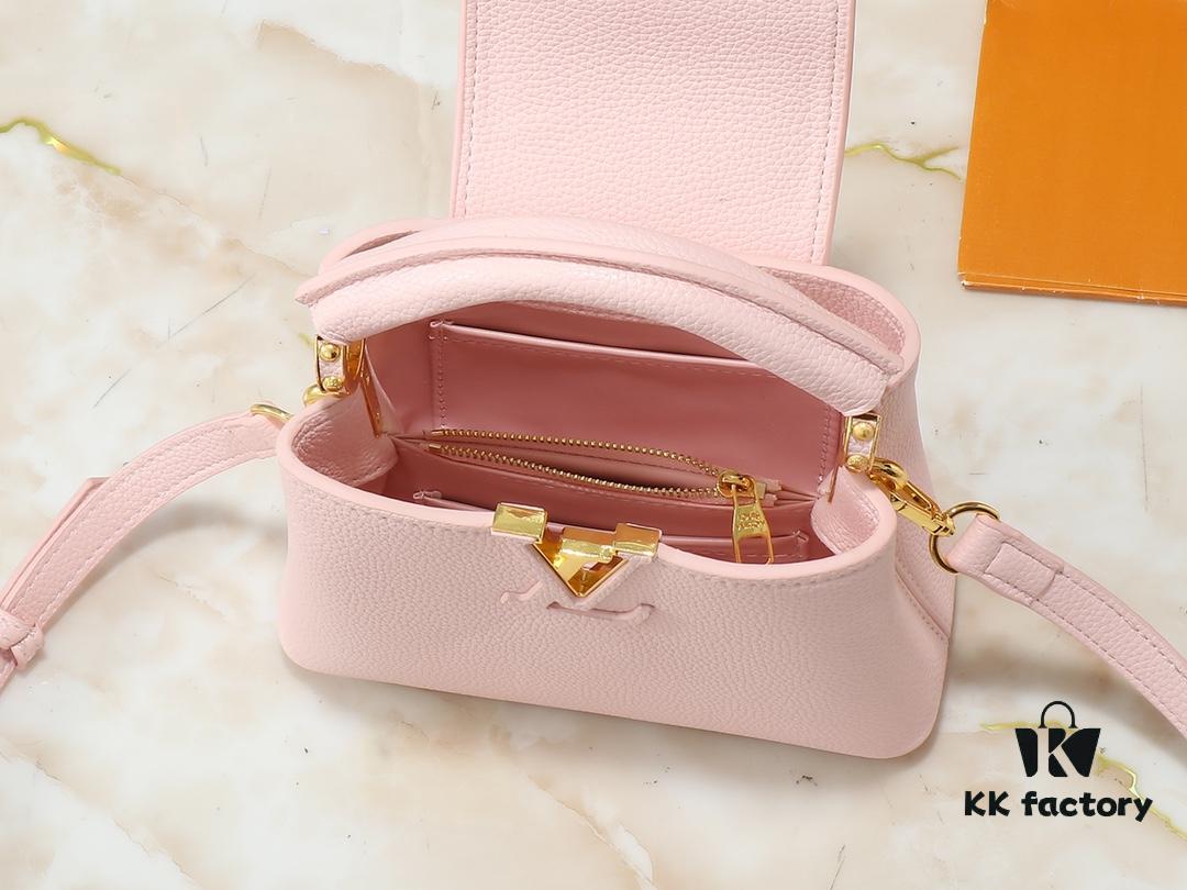 Upgraded Original M24728 M24736 M25087 M24655 M24656 M24733 M24729 M25090 M12785 M24727 M24745 This Mini Capucines Bag is crafted from refined Taurillon leather, accentuated by lustrous handle rings and the signature LV lettering that enhances its compact silhouette. The detachable shoulder strap allows for versatile styling as a shoulder or cross-body bag. Dimensions: 21.0 x 13.6 x 8.0 cm (L x H x W)