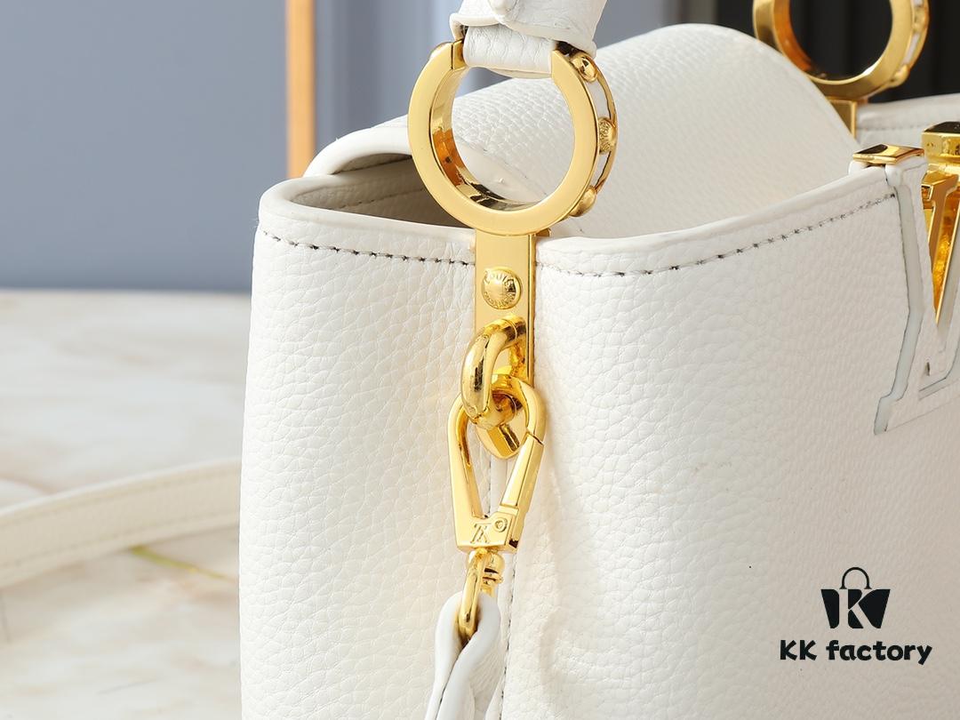 Upgraded Original M24728 M24736 M25087 M24655 M24656 M24733 M24729 M25090 M12785 M24727 M24745 This Capucines Mini Bag is crafted from refined Taurillon cowhide leather, accentuated by a lustrous handle ring and the iconic LV initials, enhancing its compact silhouette. Featuring a detachable shoulder strap for versatile styling as a shoulder or crossbody bag. Dimensions: 21.0 x 13.6 x 8.0 cm (L x H x W)