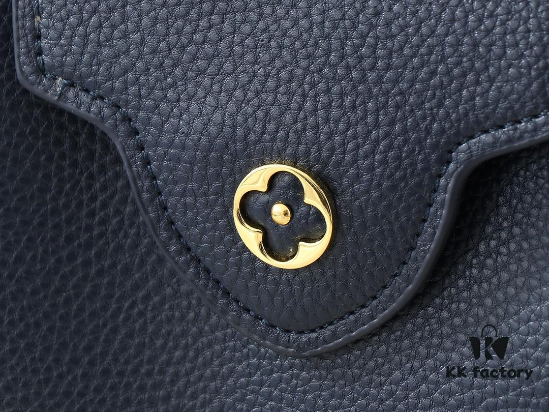 Upgraded Original M24728 M24736 M25087 M24655 M24656 M24733 M24729 M25090 M12785 M24727 M24745 This Mini Capucines Bag is crafted from refined Taurillon leather, accentuated by a lustrous handle ring and the iconic LV letter motif that enhances its compact silhouette. Featuring a detachable shoulder strap for versatile styling as a shoulder or crossbody bag. Dimensions: 21.0 x 13.6 x 8.0 cm (Length x Height x Width)