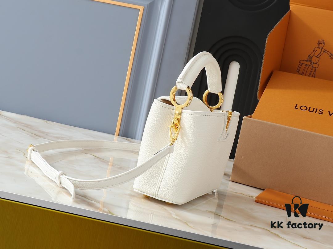 Upgraded Original M24728 M24736 M25087 M24655 M24656 M24733 M24729 M25090 M12785 M24727 M24745 This Mini Capucines Bag is crafted from refined Taurillon leather, accentuated by a lustrous handle ring and the signature LV lettering that enhances its compact silhouette. The detachable shoulder strap allows for versatile styling as a shoulder or crossbody bag. Dimensions: 21.0 x 13.6 x 8.0 cm (L x H x W)