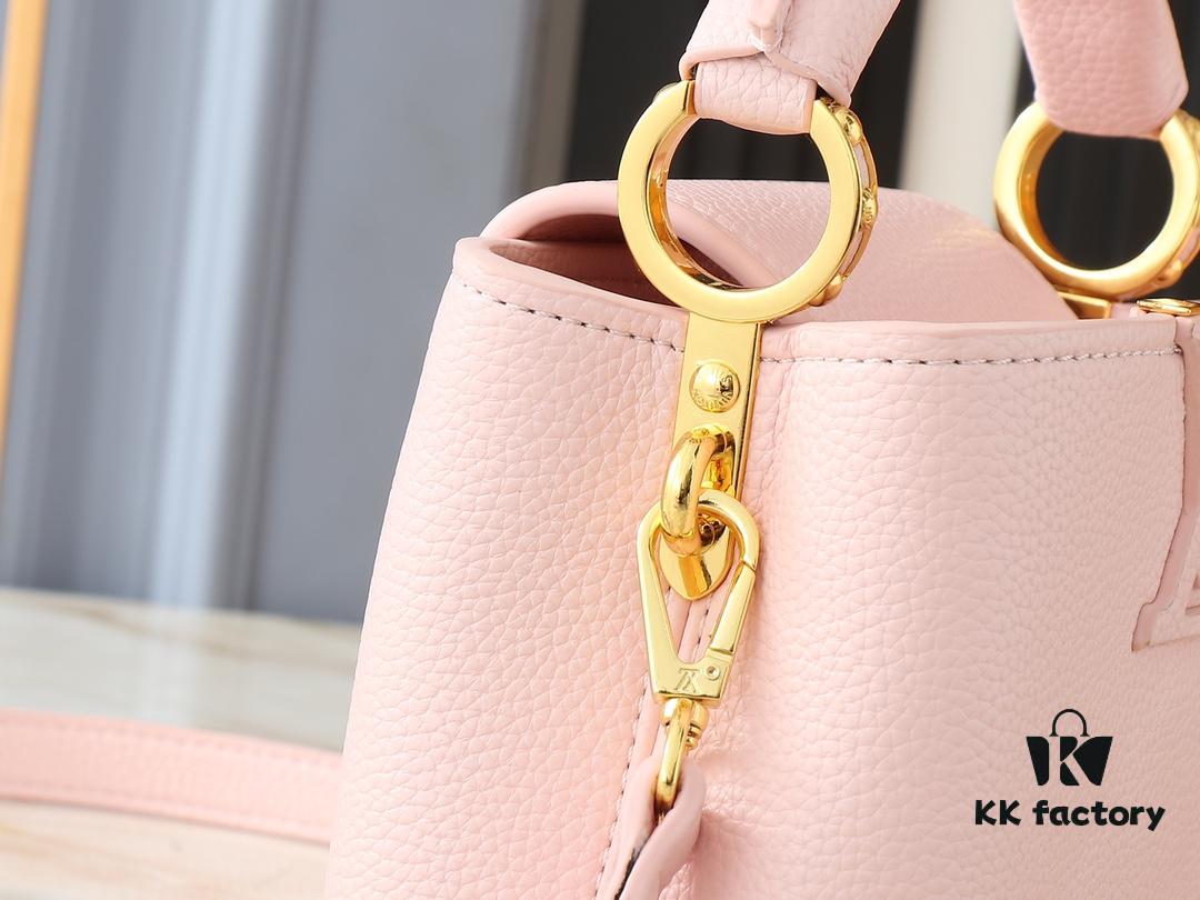 Upgraded Original M24728 M24736 M25087 M24655 M24656 M24733 M24729 M25090 M12785 M24727 M24745 This Mini Capucines Bag is crafted from refined Taurillon leather, accentuated by lustrous handle rings and the signature LV lettering that enhances its compact silhouette. The detachable shoulder strap allows for versatile styling as a shoulder or cross-body bag. Dimensions: 21.0 x 13.6 x 8.0 cm (L x H x W)