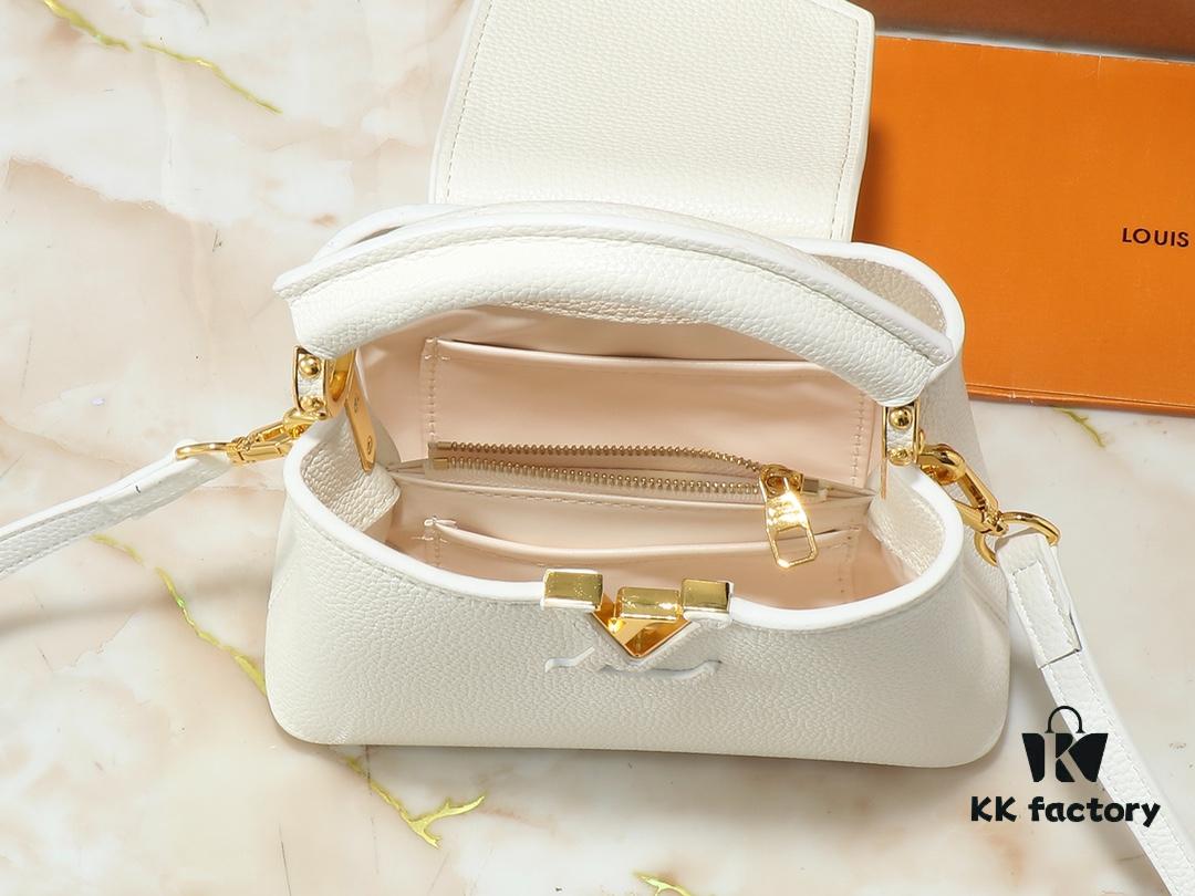 Upgraded Original M24728 M24736 M25087 M24655 M24656 M24733 M24729 M25090 M12785 M24727 M24745 This Mini Capucines Bag is crafted from refined Taurillon leather, accentuated by a lustrous handle ring and the signature LV lettering that enhances its compact silhouette. The detachable shoulder strap allows for versatile styling as a shoulder or crossbody bag. Dimensions: 21.0 x 13.6 x 8.0 cm (L x H x W)