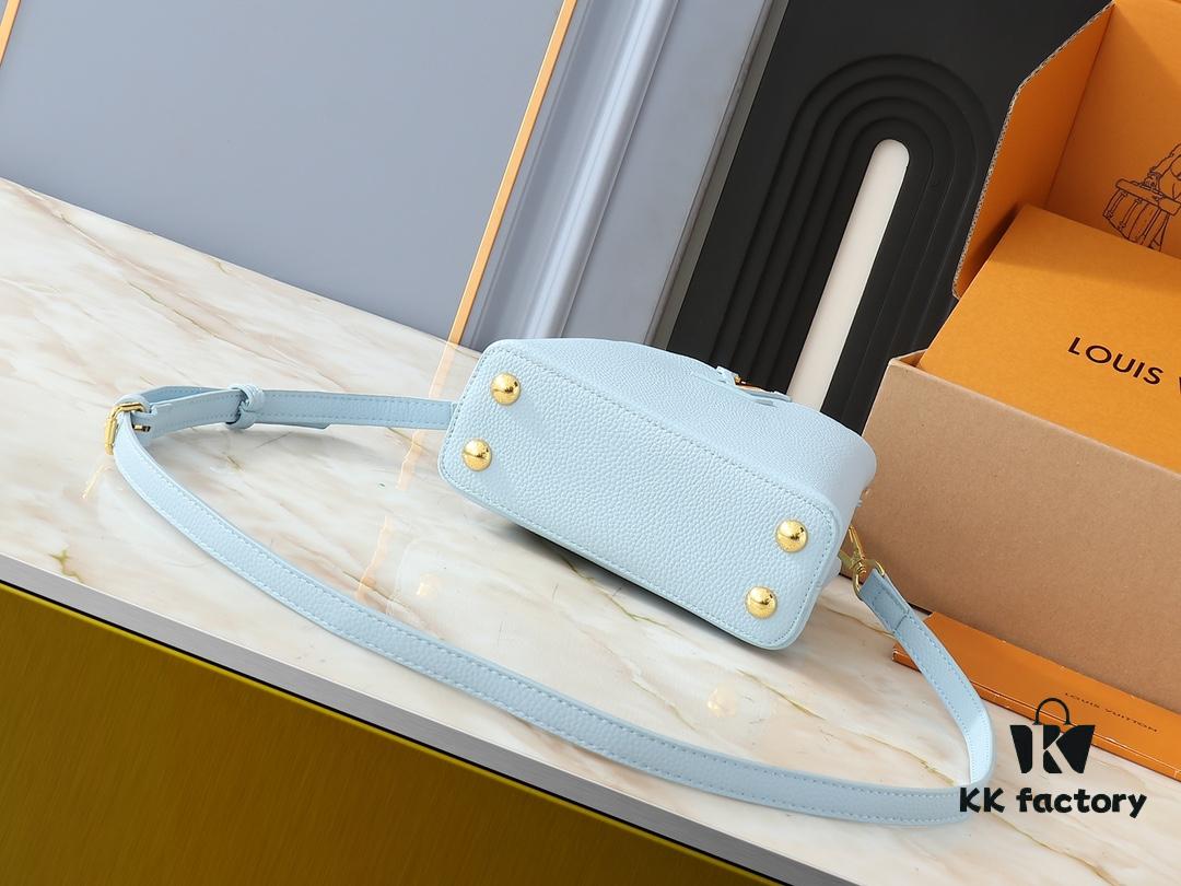 Upgraded Original M24728 M24736 M25087 M24655 M24656 M24733 M24729 M25090 M12785 M24727 M24745 This Capucines Mini Bag is crafted from refined Taurillon calf leather, accented with a lustrous handle ring and the iconic LV letter motif that enhances its compact silhouette. Featuring a detachable shoulder strap for versatile styling as a shoulder or crossbody bag. Dimensions: 21.0 x 13.6 x 8.0 cm (L x H x W)