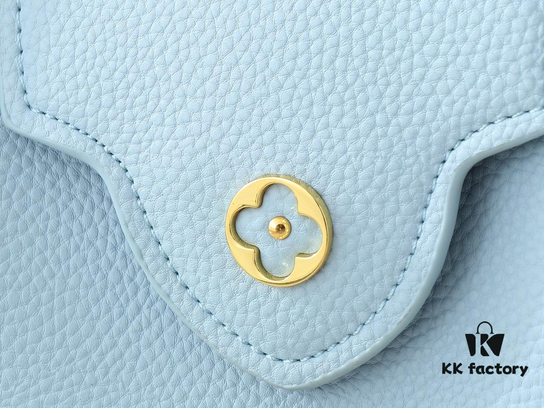 Upgraded Original M24728 M24736 M25087 M24655 M24656 M24733 M24729 M25090 M12785 M24727 M24745 This Capucines Mini Bag is crafted from refined Taurillon calf leather, accented with a lustrous handle ring and the iconic LV letter motif that enhances its compact silhouette. Featuring a detachable shoulder strap for versatile styling as a shoulder or crossbody bag. Dimensions: 21.0 x 13.6 x 8.0 cm (L x H x W)