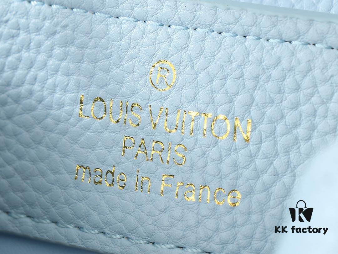 Upgraded Original M24728 M24736 M25087 M24655 M24656 M24733 M24729 M25090 M12785 M24727 M24745 This Capucines Mini Bag is crafted from refined Taurillon calf leather, accented with a lustrous handle ring and the iconic LV letter motif that enhances its compact silhouette. Featuring a detachable shoulder strap for versatile styling as a shoulder or crossbody bag. Dimensions: 21.0 x 13.6 x 8.0 cm (L x H x W)