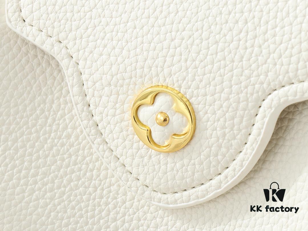 Upgraded Original M24728 M24736 M25087 M24655 M24656 M24733 M24729 M25090 M12785 M24727 M24745 This Mini Capucines Bag is crafted from refined Taurillon leather, accentuated by a lustrous handle ring and the signature LV lettering that enhances its compact silhouette. The detachable shoulder strap allows for versatile styling as a shoulder or crossbody bag. Dimensions: 21.0 x 13.6 x 8.0 cm (L x H x W)