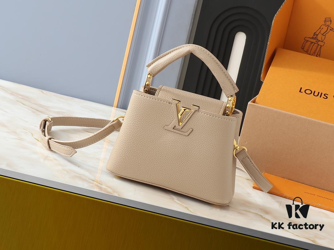 Upgraded Original M24728 M24736 M25087 M24655 M24656 M24733 M24729 M25090 M12785 M24727 M24745 This Capucines Mini Bag is crafted from refined Taurillon calf leather, accentuated by lustrous handle rings and the iconic LV letter signature, enhancing its compact silhouette. The detachable shoulder strap allows versatile styling as a shoulder or crossbody bag. Dimensions: 21.0 x 13.6 x 8.0 cm (L x H x W)