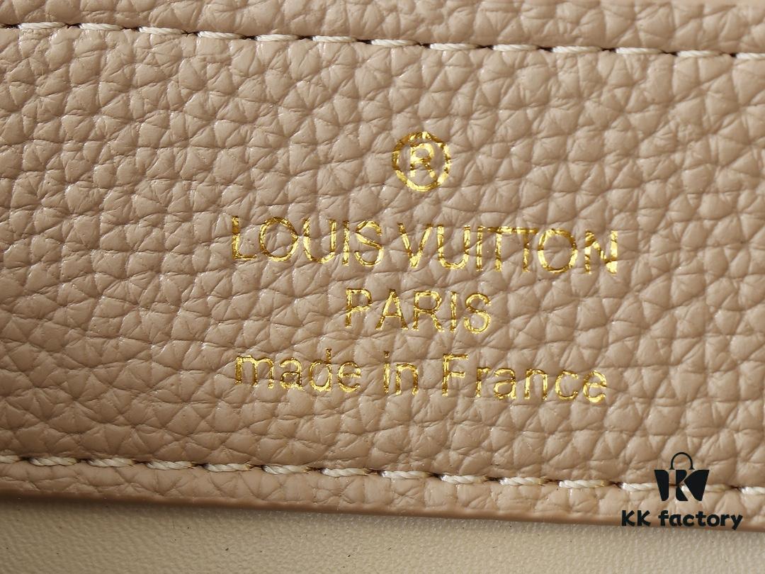 Upgraded Original M24728 M24736 M25087 M24655 M24656 M24733 M24729 M25090 M12785 M24727 M24745 This Capucines Mini Bag is crafted from refined Taurillon calf leather, accentuated by lustrous handle rings and the iconic LV letter signature, enhancing its compact silhouette. The detachable shoulder strap allows versatile styling as a shoulder or crossbody bag. Dimensions: 21.0 x 13.6 x 8.0 cm (L x H x W)