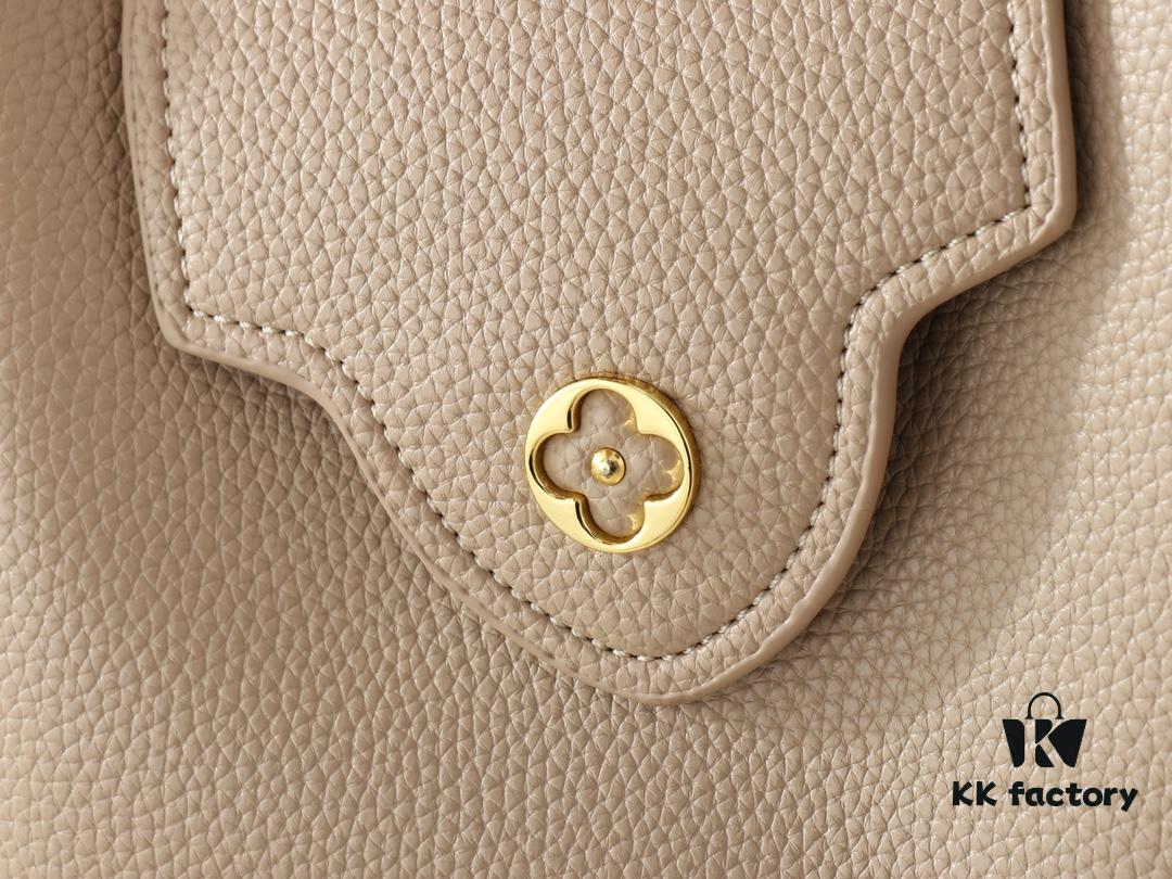 Upgraded Original M24728 M24736 M25087 M24655 M24656 M24733 M24729 M25090 M12785 M24727 M24745 This Capucines Mini Bag is crafted from refined Taurillon calf leather, accentuated by lustrous handle rings and the iconic LV letter signature, enhancing its compact silhouette. The detachable shoulder strap allows versatile styling as a shoulder or crossbody bag. Dimensions: 21.0 x 13.6 x 8.0 cm (L x H x W)