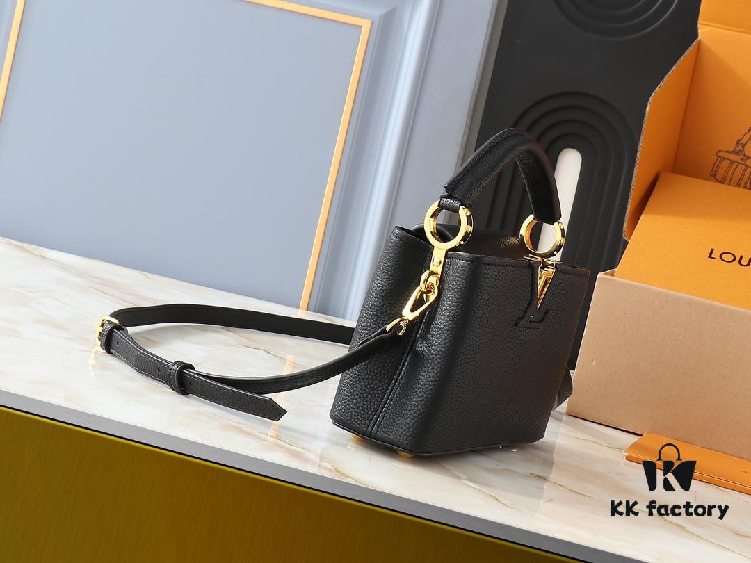 Upgraded Original M24728 M24736 M25087 M24655 M24656 M24733 M24729 M25090 M12785 M24727 M24745 This Mini Capucines Bag is crafted from refined Taurillon leather, accentuated by lustrous handle rings and the iconic LV lettering that highlights its compact silhouette. Featuring a detachable shoulder strap for versatile styling as a shoulder or crossbody bag. Dimensions: 21.0 x 13.6 x 8.0 cm (L x H x W)