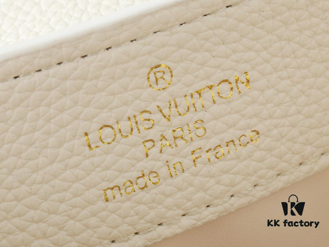 Upgraded Original M24728 M24736 M25087 M24655 M24656 M24733 M24729 M25090 M12785 M24727 M24745 This Mini Capucines Bag is crafted from refined Taurillon leather, accentuated by a lustrous handle ring and the signature LV lettering that enhances its compact silhouette. The detachable shoulder strap allows for versatile styling as a shoulder or crossbody bag. Dimensions: 21.0 x 13.6 x 8.0 cm (L x H x W)