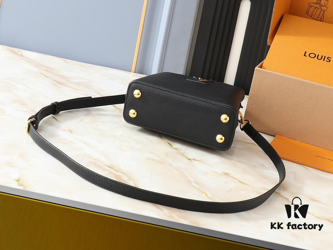 Upgraded Original M24728 M24736 M25087 M24655 M24656 M24733 M24729 M25090 M12785 M24727 M24745 This Mini Capucines Bag is crafted from refined Taurillon leather, accentuated by lustrous handle rings and the iconic LV lettering that highlights its compact silhouette. Featuring a detachable shoulder strap for versatile styling as a shoulder or crossbody bag. Dimensions: 21.0 x 13.6 x 8.0 cm (L x H x W)