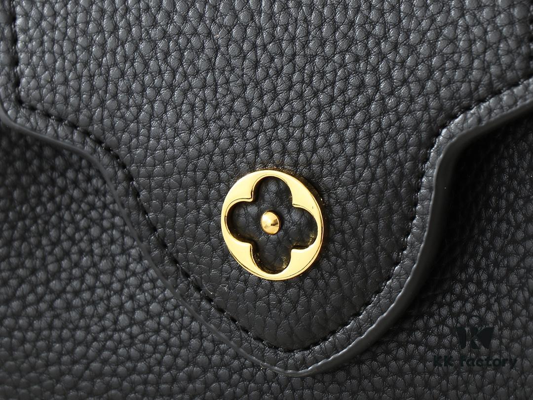 Upgraded Original M24728 M24736 M25087 M24655 M24656 M24733 M24729 M25090 M12785 M24727 M24745 This Mini Capucines Bag is crafted from refined Taurillon leather, accentuated by lustrous handle rings and the iconic LV lettering that highlights its compact silhouette. Featuring a detachable shoulder strap for versatile styling as a shoulder or crossbody bag. Dimensions: 21.0 x 13.6 x 8.0 cm (L x H x W)