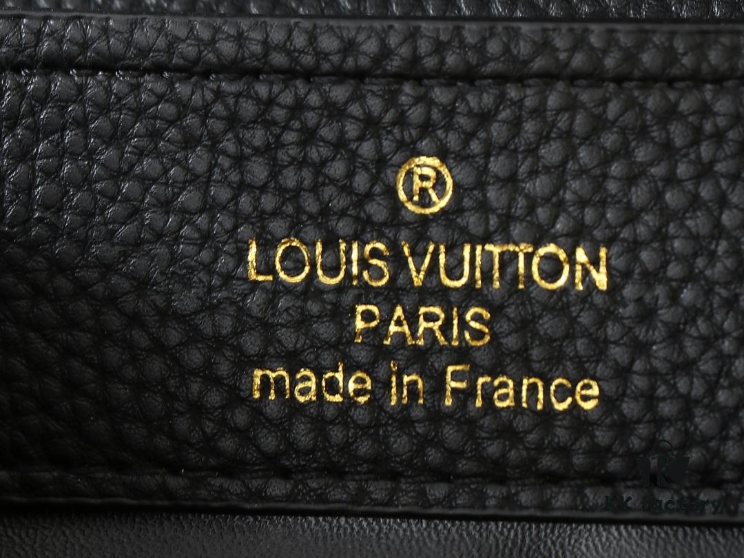 Upgraded Original M24728 M24736 M25087 M24655 M24656 M24733 M24729 M25090 M12785 M24727 M24745 This Mini Capucines Bag is crafted from refined Taurillon leather, accentuated by lustrous handle rings and the iconic LV lettering that highlights its compact silhouette. Featuring a detachable shoulder strap for versatile styling as a shoulder or crossbody bag. Dimensions: 21.0 x 13.6 x 8.0 cm (L x H x W)