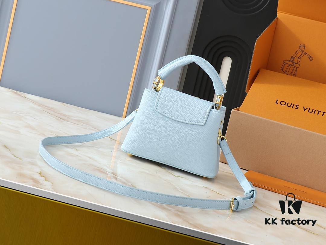 Upgraded Original M24728 M24736 M25087 M24655 M24656 M24733 M24729 M25090 M12785 M24727 M24745 This Capucines Mini Bag is crafted from refined Taurillon calf leather, accented with a lustrous handle ring and the iconic LV letter motif that enhances its compact silhouette. Featuring a detachable shoulder strap for versatile styling as a shoulder or crossbody bag. Dimensions: 21.0 x 13.6 x 8.0 cm (L x H x W)