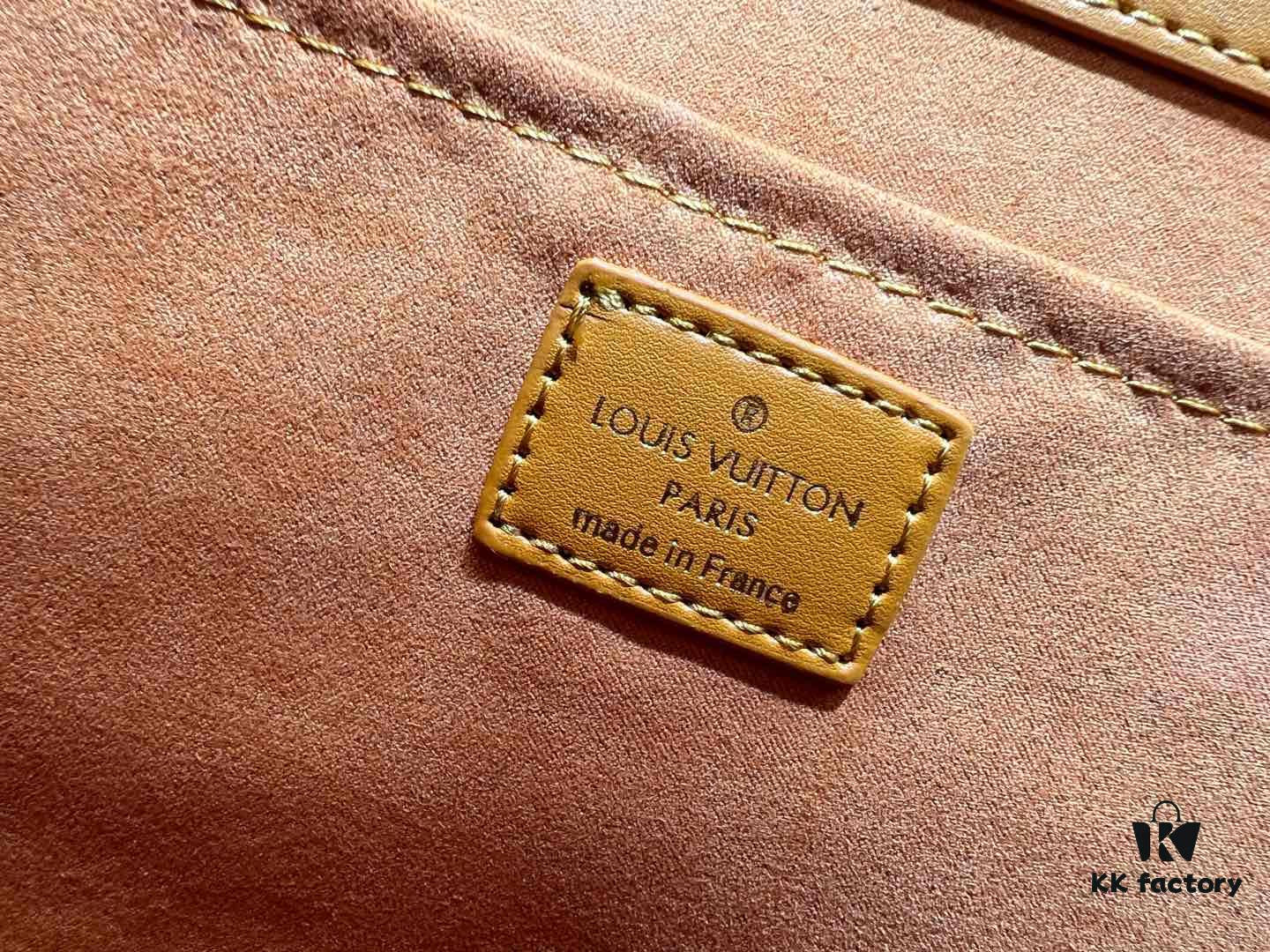 M12683 This Sac Plat 24H Handbag is crafted from vibrant Monogram Heritage canvas, reinterpreting the original Damier canvas's Marque L Vuitton Déposée signature. Embossed LV-letter detailing adorns the trim in a dog paw motif, while dual top handles offer versatile carrying options as hand-held or shoulder carry. Dimensions: 41x33x14cm