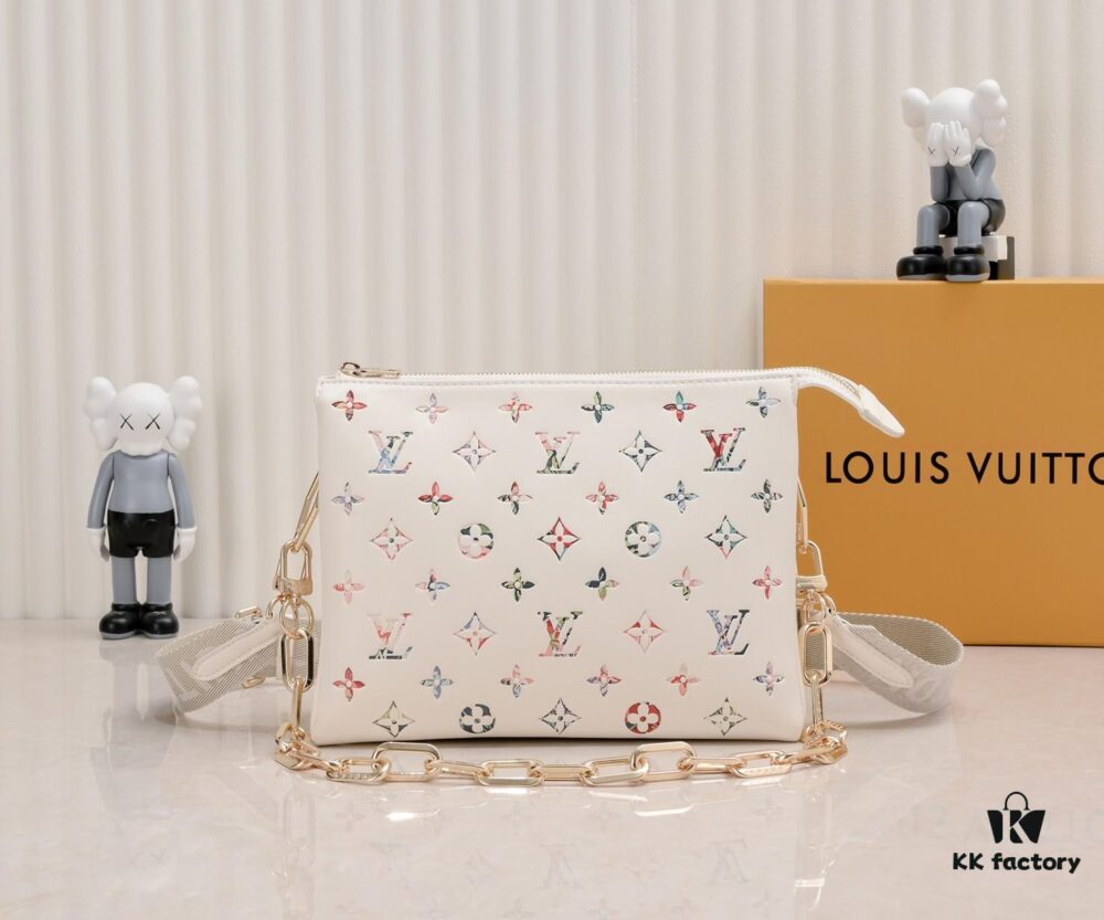 Exclusive Real Shot - Upgraded Version ‼️ M21353 Printed 57790 This Coussin Small Bag Features Monogram Embossed Lamb Leather with Floral Pattern Integrated into the LV Letters and Monogram Flowers