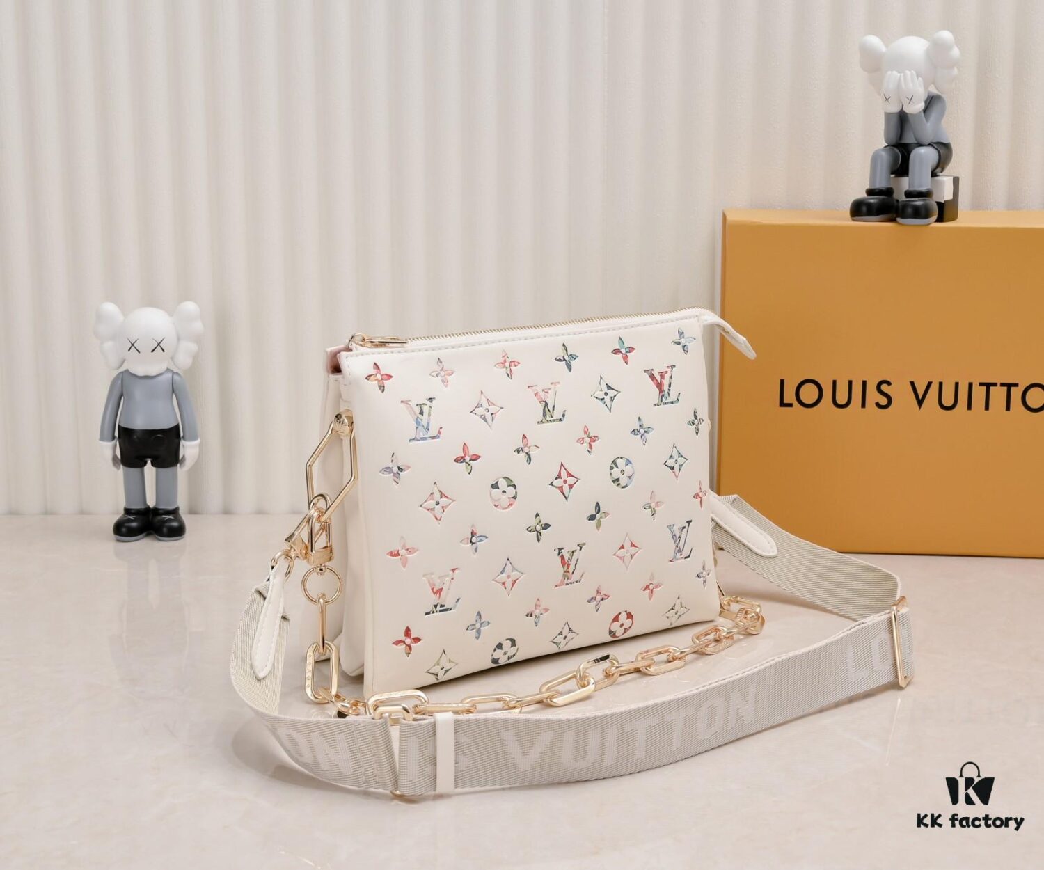Exclusive Real Shot - Upgraded Version ‼️ M21353 Printed 57790 This Coussin Small Bag Features Monogram Embossed Lamb Leather with Floral Pattern Integrated into the LV Letters and Monogram Flowers