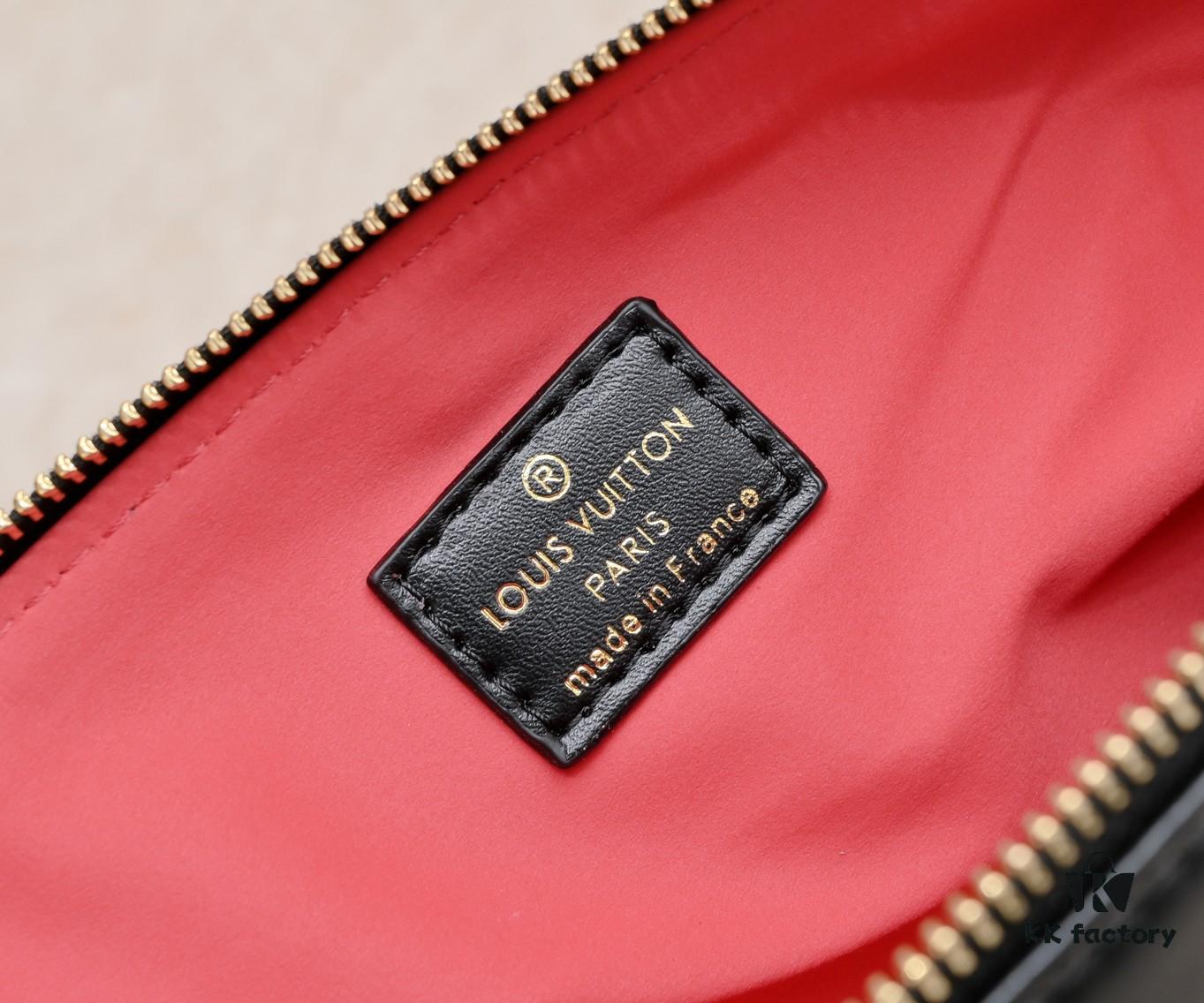 Exclusive Real Shot - Upgraded Version ‼️ M21353 Printed 57790 This Coussin Mini Bag Features Monogram Embossed Lambskin with Floral Pattern Integrated into the LV Letters and Monogram Flowers