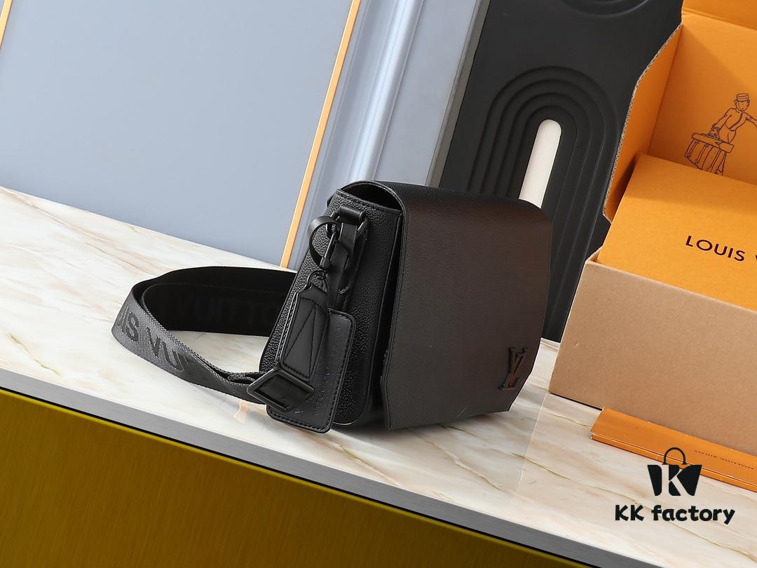 Upgraded Original Takeoff Small Aer Messenger Bag in Black and Military Green