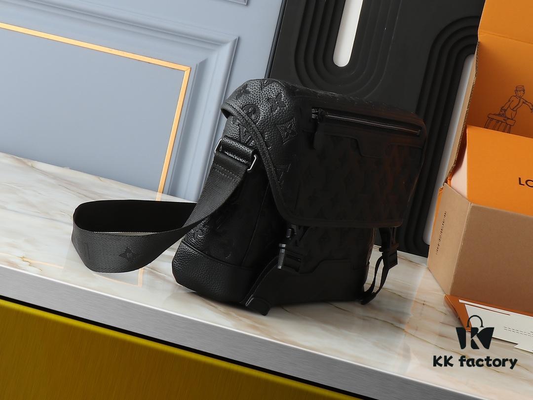 Upgraded Original M25121 Voyager Small Messenger Bag