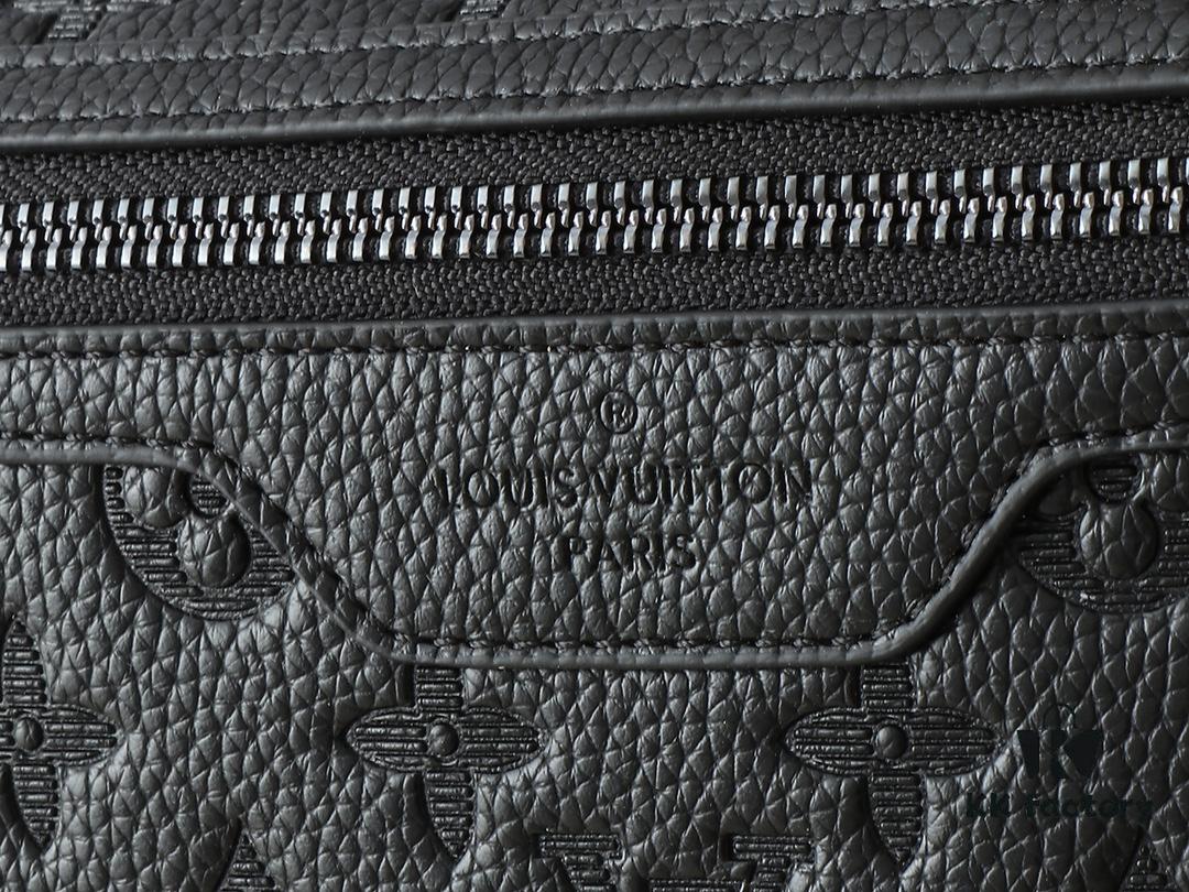 Upgraded Original M25121 Voyager Small Messenger Bag