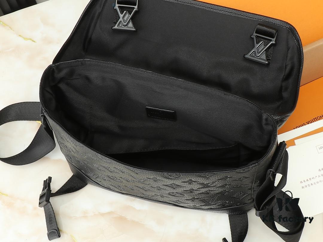 Upgraded Original M25121 Voyager Small Messenger Bag