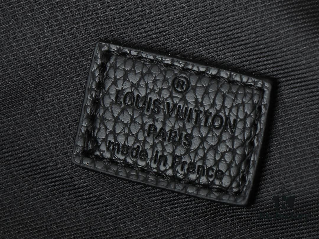 Upgraded Original M25121 Voyager Small Messenger Bag