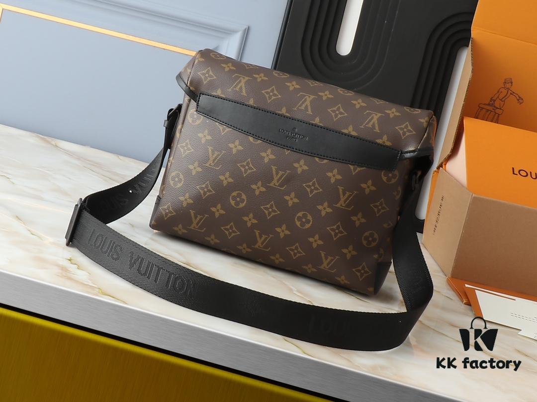 Upgraded Original M25121 Voyager Small Messenger Bag