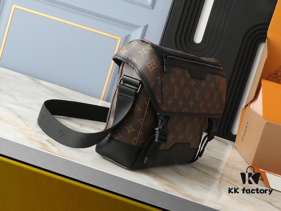 Upgraded Original M25121 Voyager Small Messenger Bag