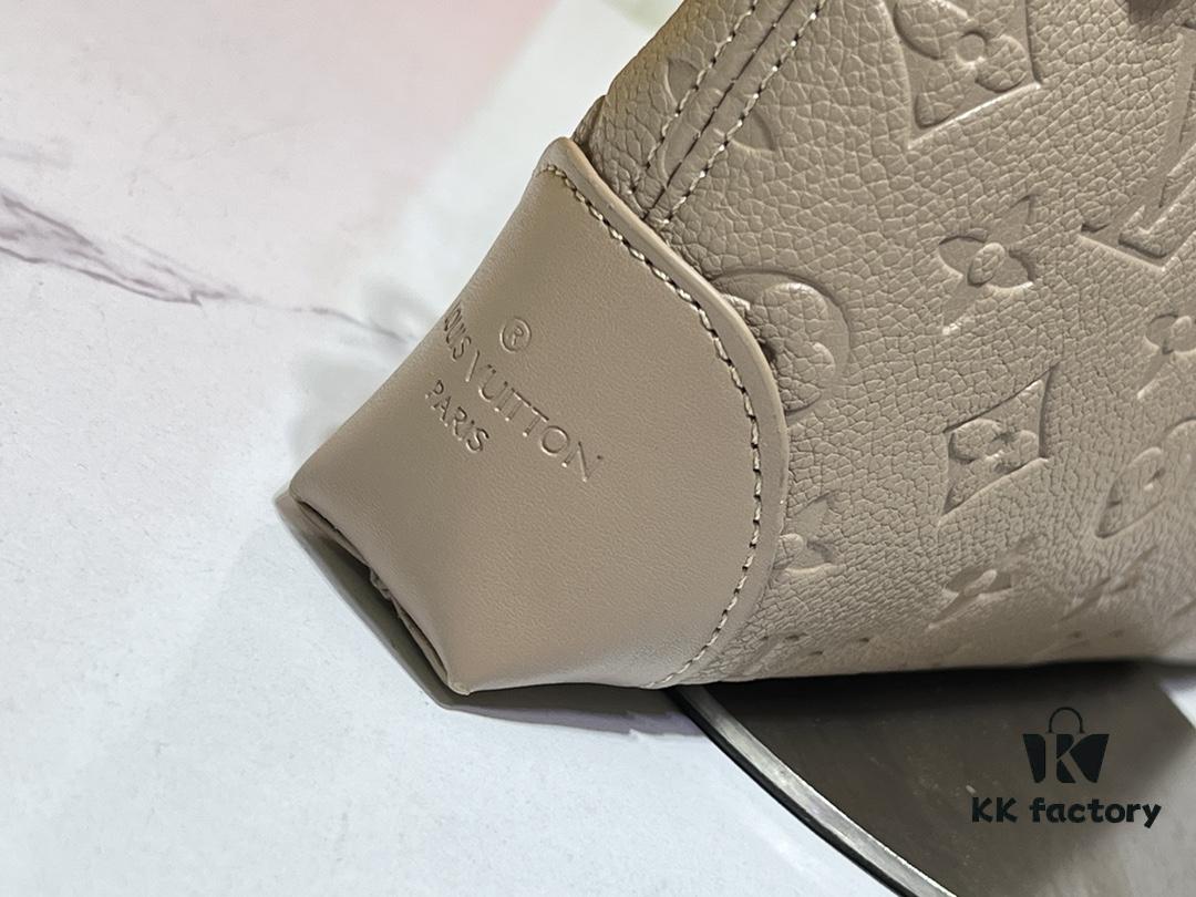 Upgraded Original M12174 This Pochette Sèvres Belongs to the LV Ski Collection, Ready to Shine in a 'Sparkling' Gunmetal Tone