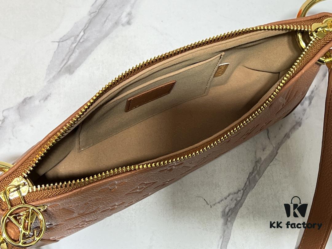 Upgraded Original M12174 This Pochette Sèvres Belongs to the LV Ski Collection, Ready to Shine in a 'Sparkling' Gun-Metal Tone