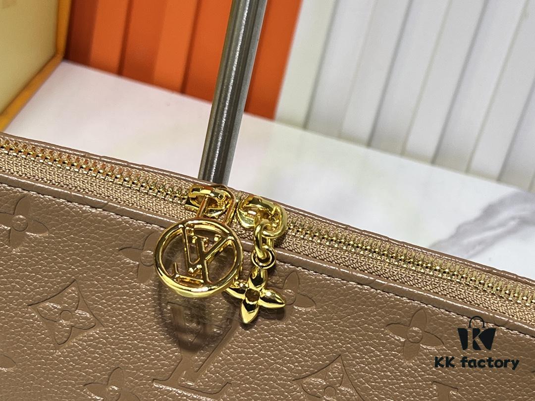 Upgraded Original M12174 This Pochette Sèvres Belongs to the LV Ski Collection, Ready to Shine in a 'Sparkling' Gunmetal Tone