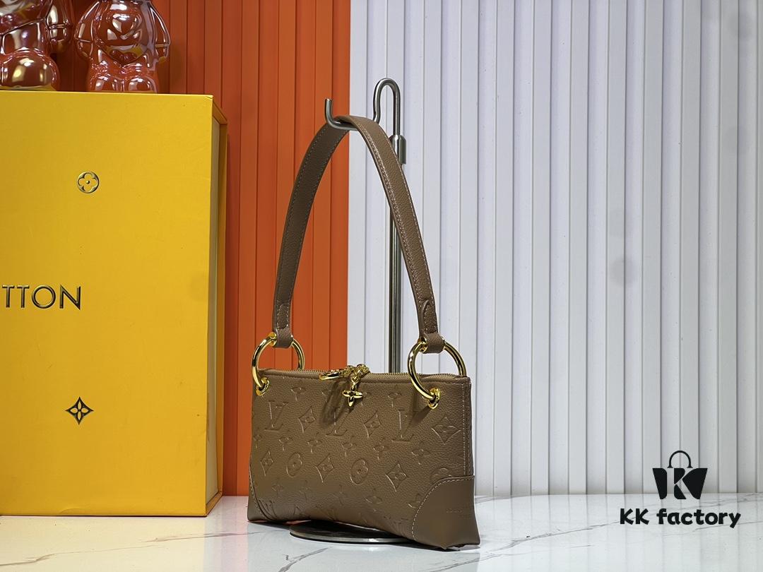 Upgraded Original M12174 This Pochette Sèvres Belongs to the LV Ski Collection, Ready to Shine in a 'Sparkling' Gunmetal Tone