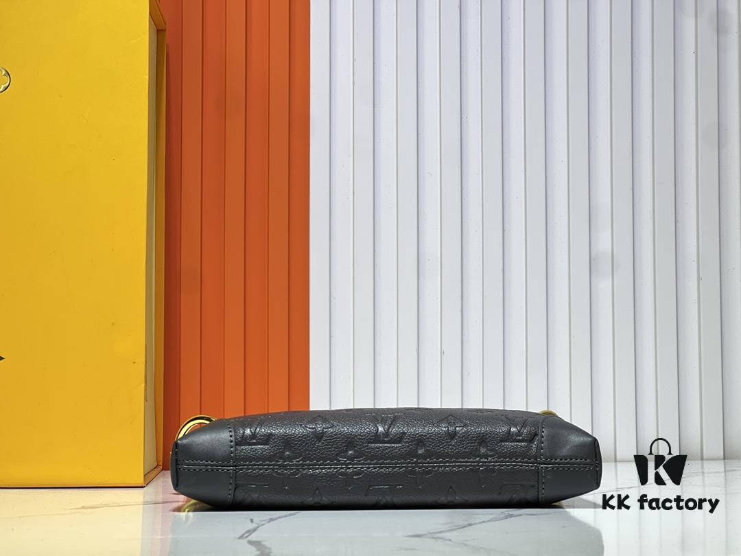 Upgraded Original M12174 This Pochette Sèvres Belongs to the LV Ski Collection, Ready to Shine in a 'Sparkling' Gunmetal Tone