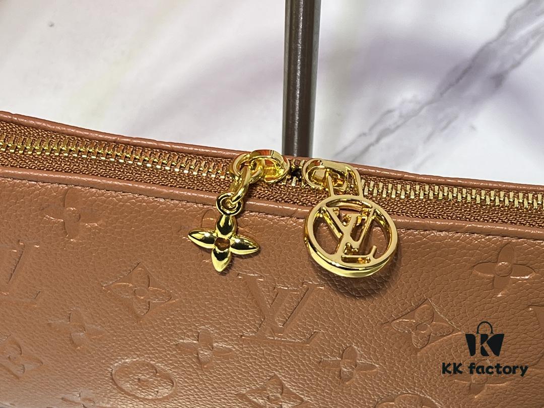 Upgraded Original M12174 This Pochette Sèvres Belongs to the LV Ski Collection, Ready to Shine in a 'Sparkling' Gun-Metal Tone