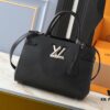 Upgraded Original Version M54811 M54810 This Twist Tote Bag Features Modern Silhouettes and Luxurious Design Elements Such as the Classic LV Twist Lock and Crossbody Strap, Destined to Become a New Center of Attention