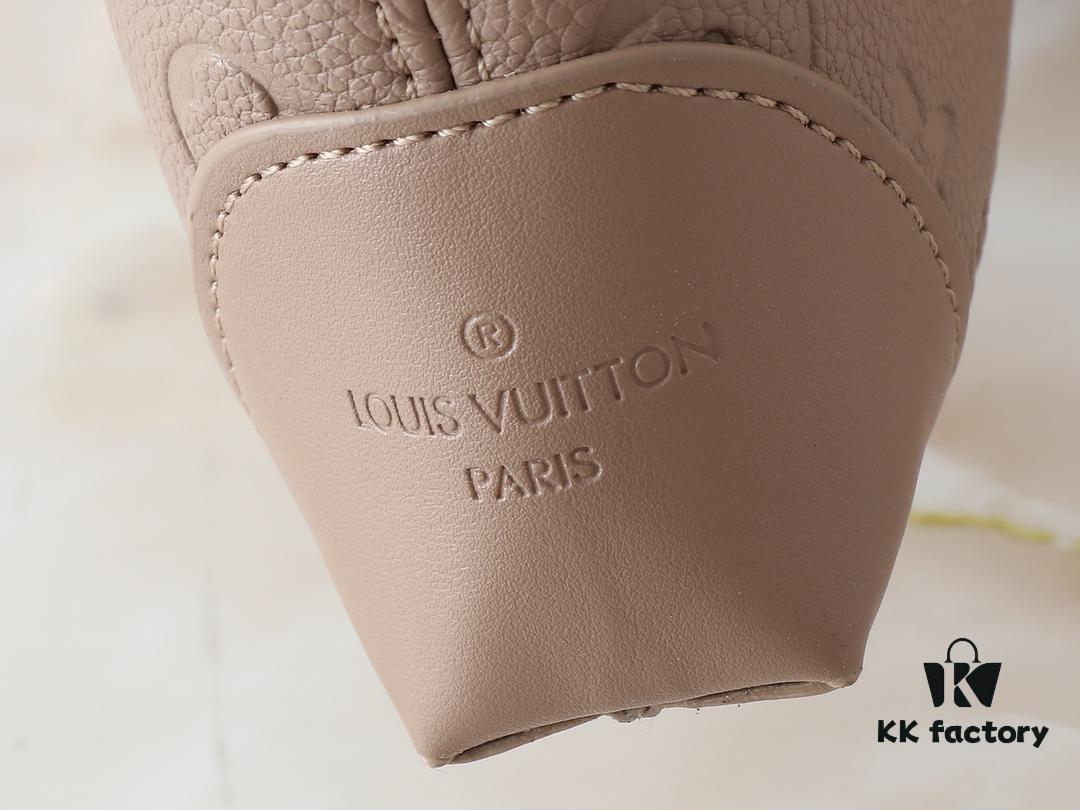 Upgraded Original M12174 This Pochette Sèvres Belongs to the LV Ski Collection, Ready to Shine in a 'Sparkling' Gunmetal Tone