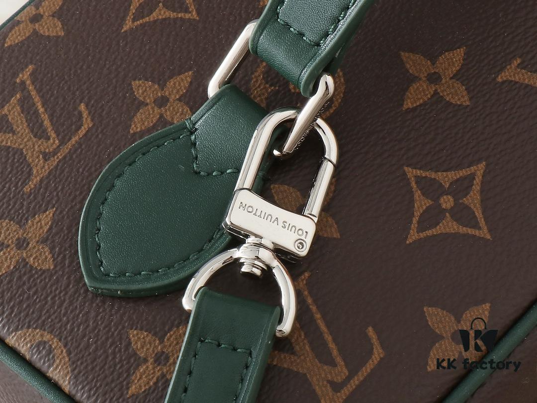 Upgraded Original ✨M42265 This elegant toiletry bag, inspired by the iconic Nice pouch, is a stylish choice for carrying essential beauty items. The hidden zip pocket inside the flap provides secure storage for particularly valuable personal belongings.