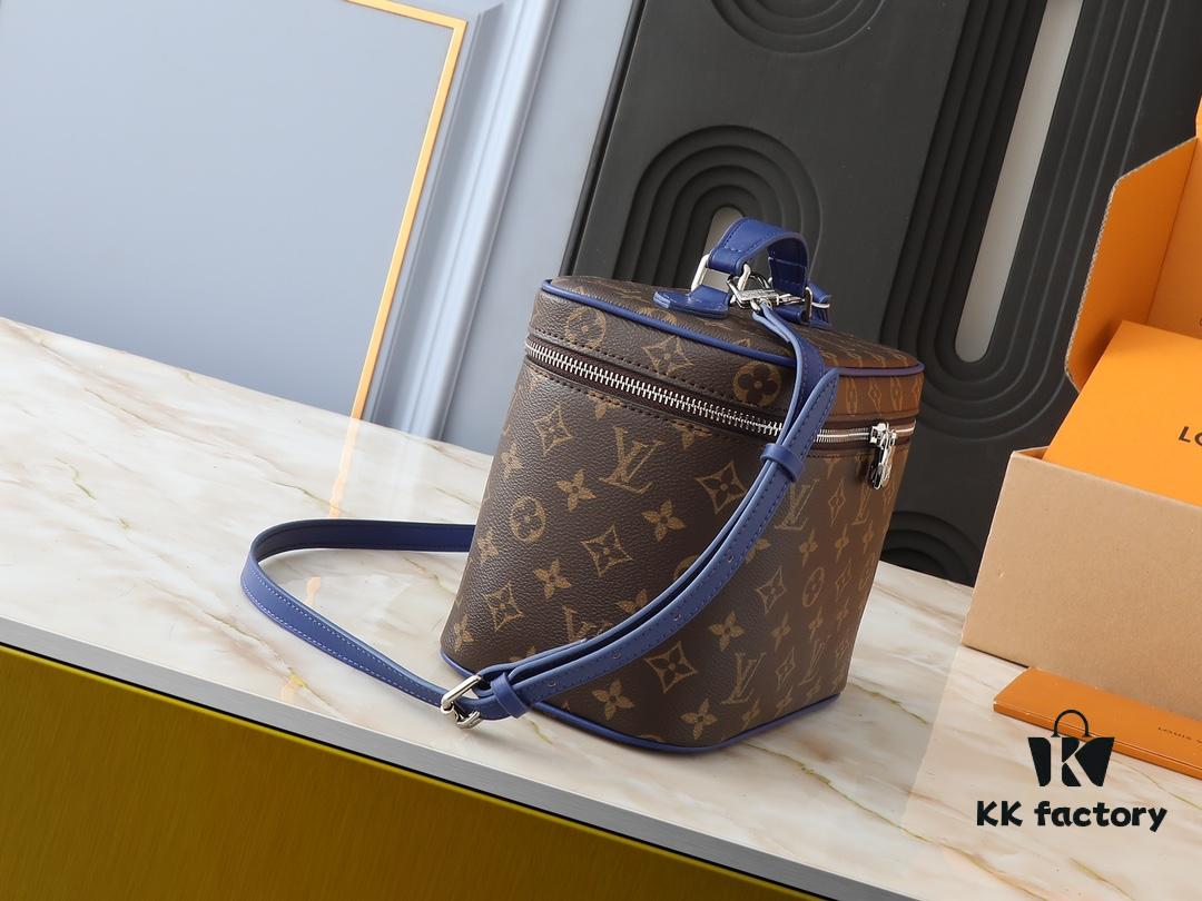 Upgraded Original ✨M42265 This style, inspired by the iconic Nice cosmetic pouch, is an elegant wash bag and a personalized choice for carrying essential beauty items. The hidden zip pocket inside the flap keeps particularly valuable personal belongings secure.