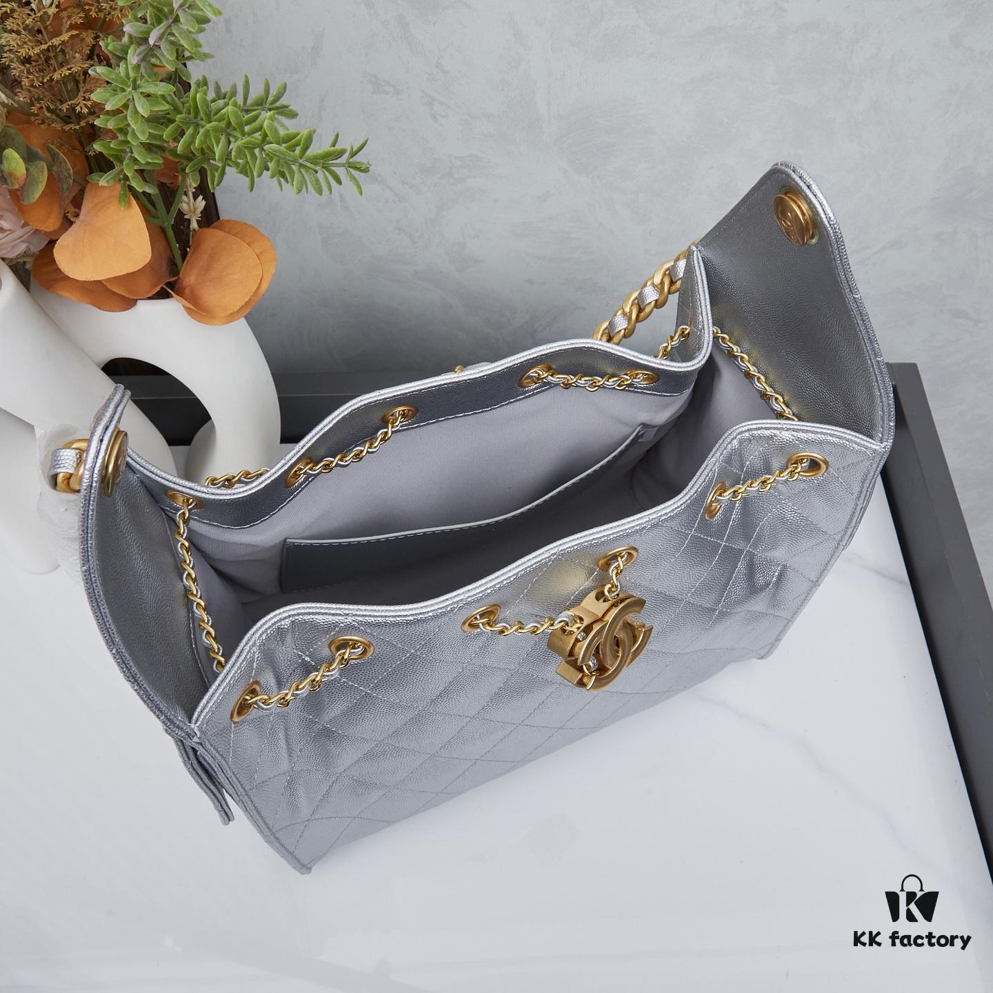 New Chanel 25 Handbag ||| The Rising 'It Bag' Follows the Success of the Chanel 22