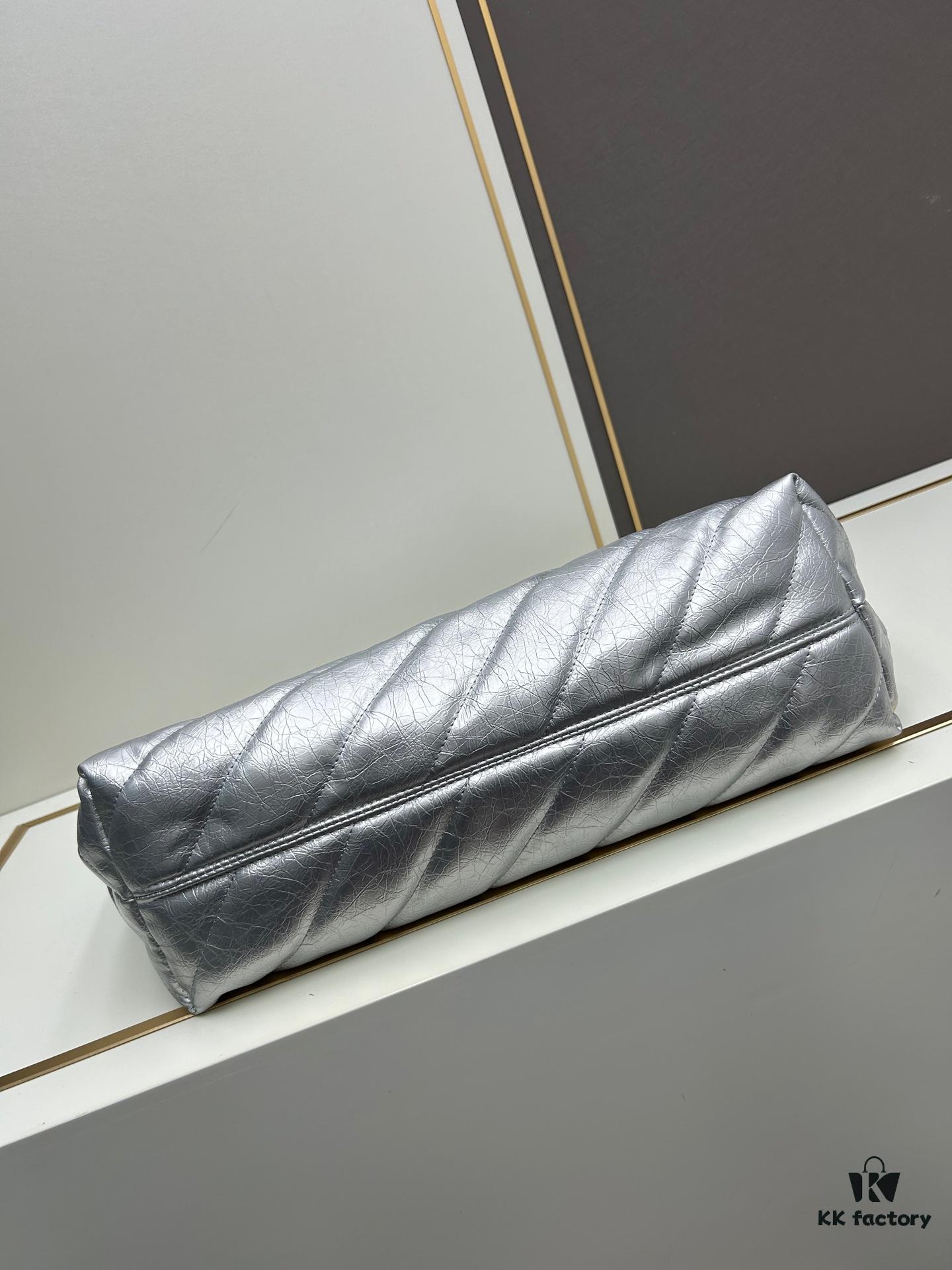 Enter, Cool Girls! Balenciaga Fall/Winter New Bags at Discounted Prices