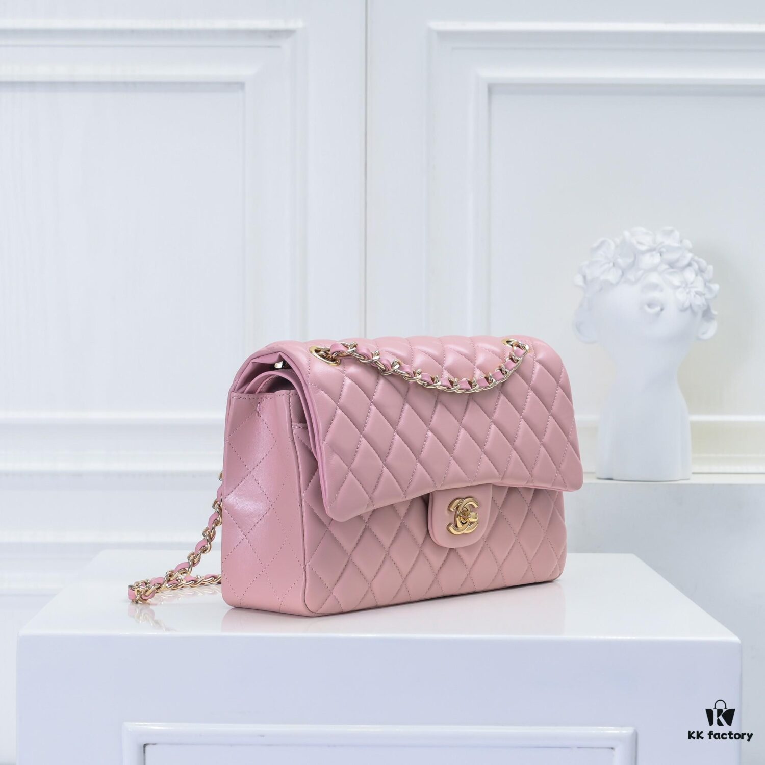 CHANEL Lambskin Classic Crossbody Bag with Red Lining, Summer Collection, Original Hardware, Size: 25.5*16*6.5